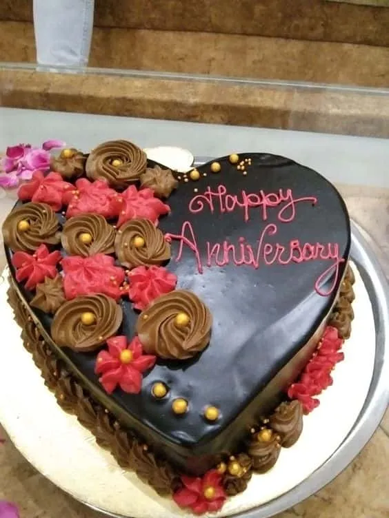 couple anniversary cake